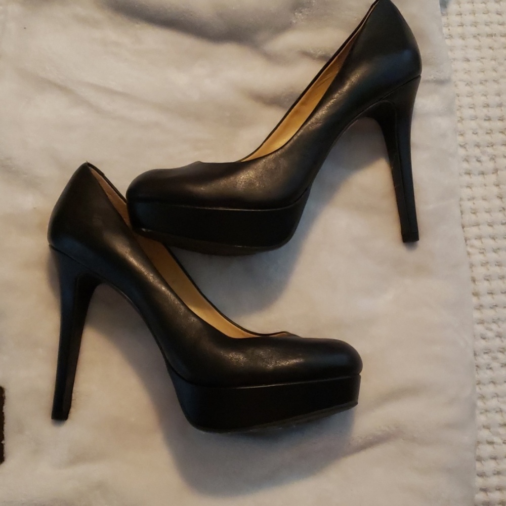 Heels - Picture 2 of 3
